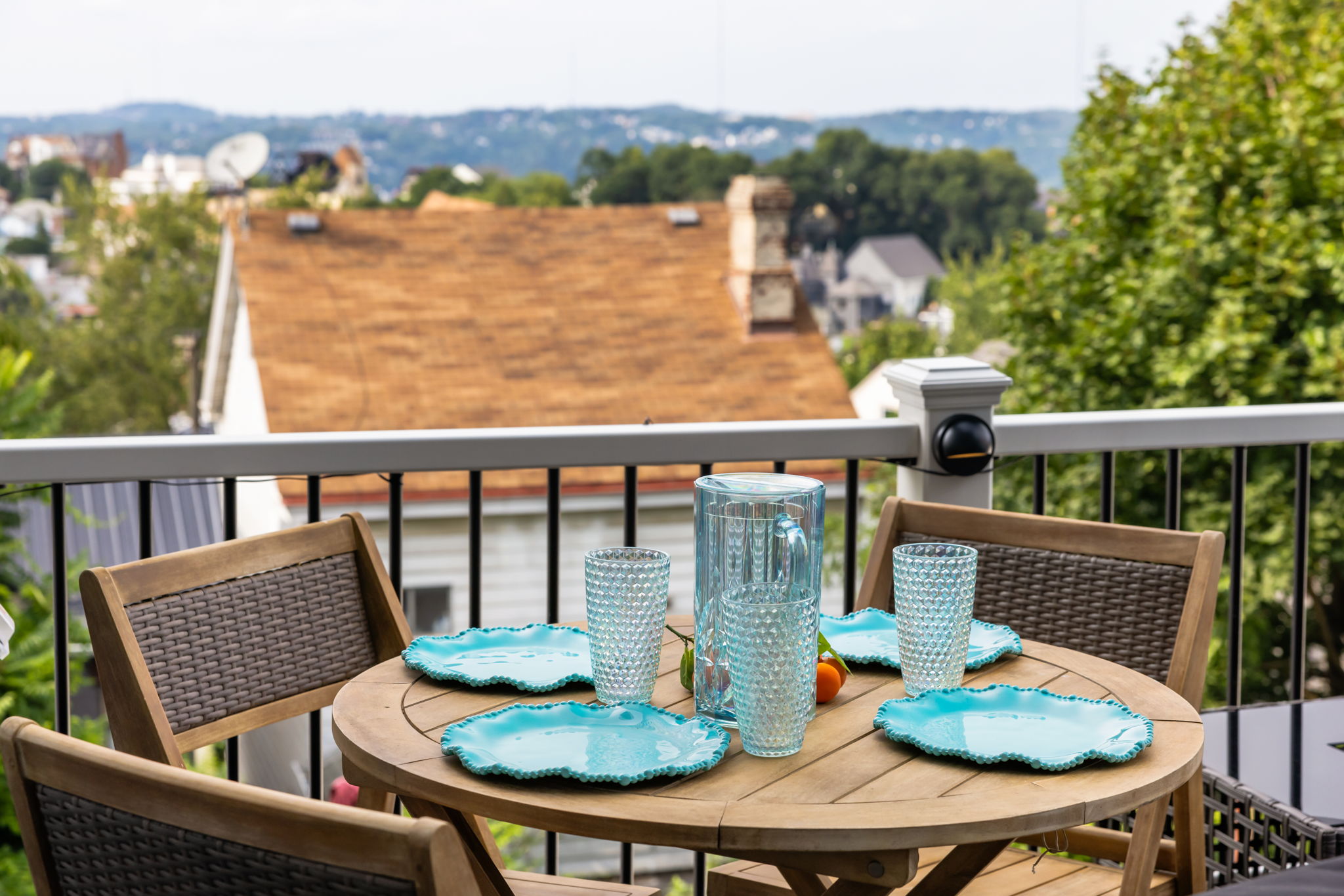 132 Prospect Street · Dining on the deck